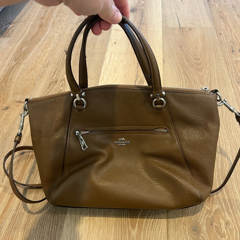 COACH Elise Satchel Leather purse in camel color great condition
